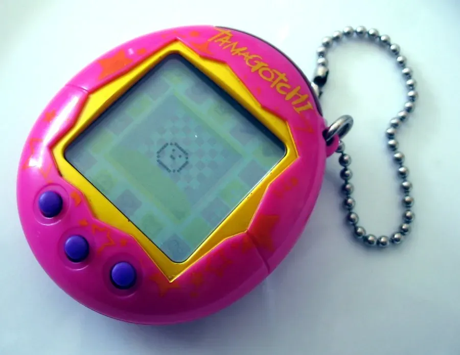 Tamagotchi (By Tomasz Sienicki [user: tsca, mail: tomasz.sienicki at gmail.com], CC BY-SA 3.0)