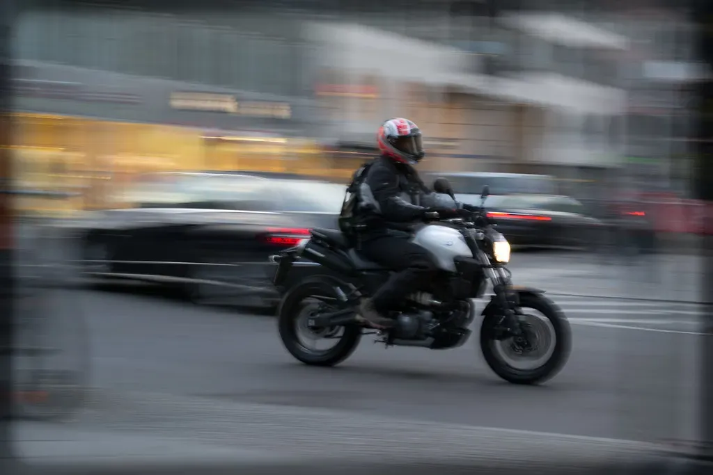 Speeding: The Silent Amplifier (Gustavo Devito, Flickr, CC BY 2.0)