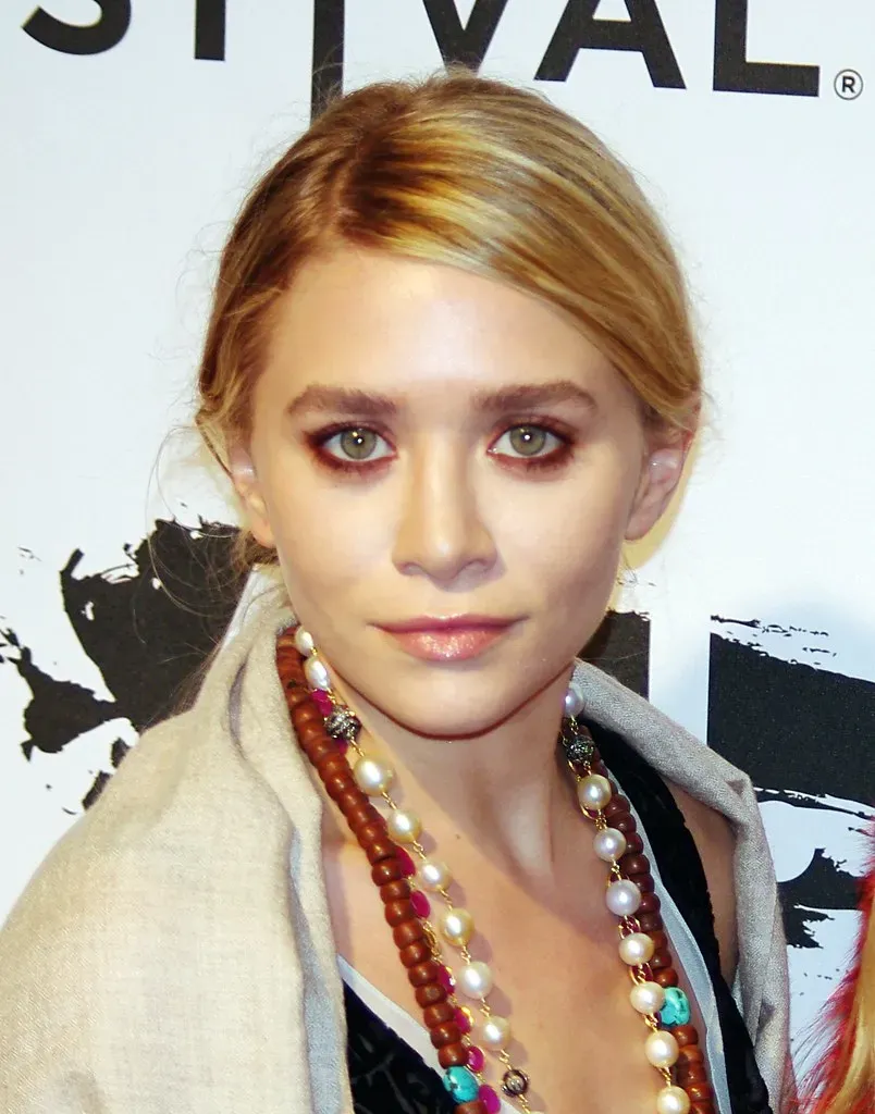 1. Mary-Kate and Ashley Olsen - Combined Net Worth: $1 Billion (Image Credits: Flickr)