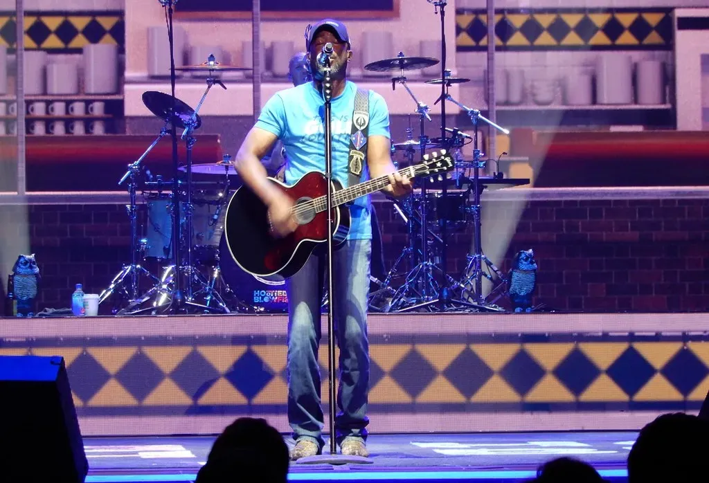 Hootie and the Blowfish (Image Credits: Flickr)
