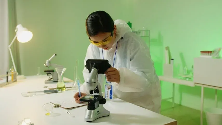 1. The Structure of Scientific Revolutions - Thomas S. Kuhn (1962) (Image Credits: Pexels)