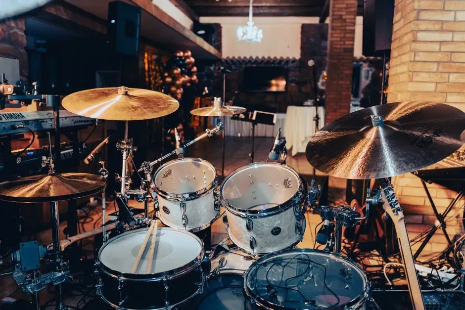 Snare Tuning and Tonal Character (Image Credits: Pexels)