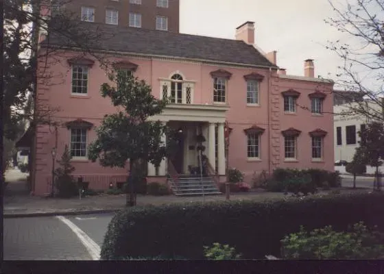 4. The Olde Pink House, Savannah, Georgia - Southern Food Inside an 18th-Century Ghost-Haunted Mansion (Image Credits: Flickr)