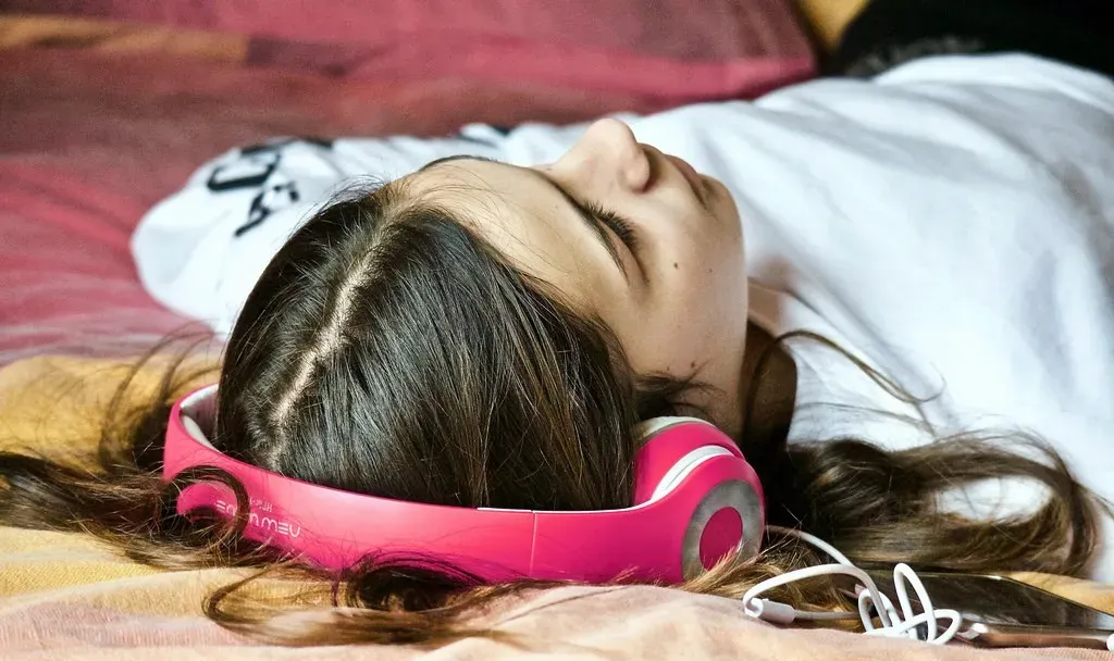 The Dopamine Paradox: Why Sad Songs Feel Strangely Good (Image Credits: Flickr)