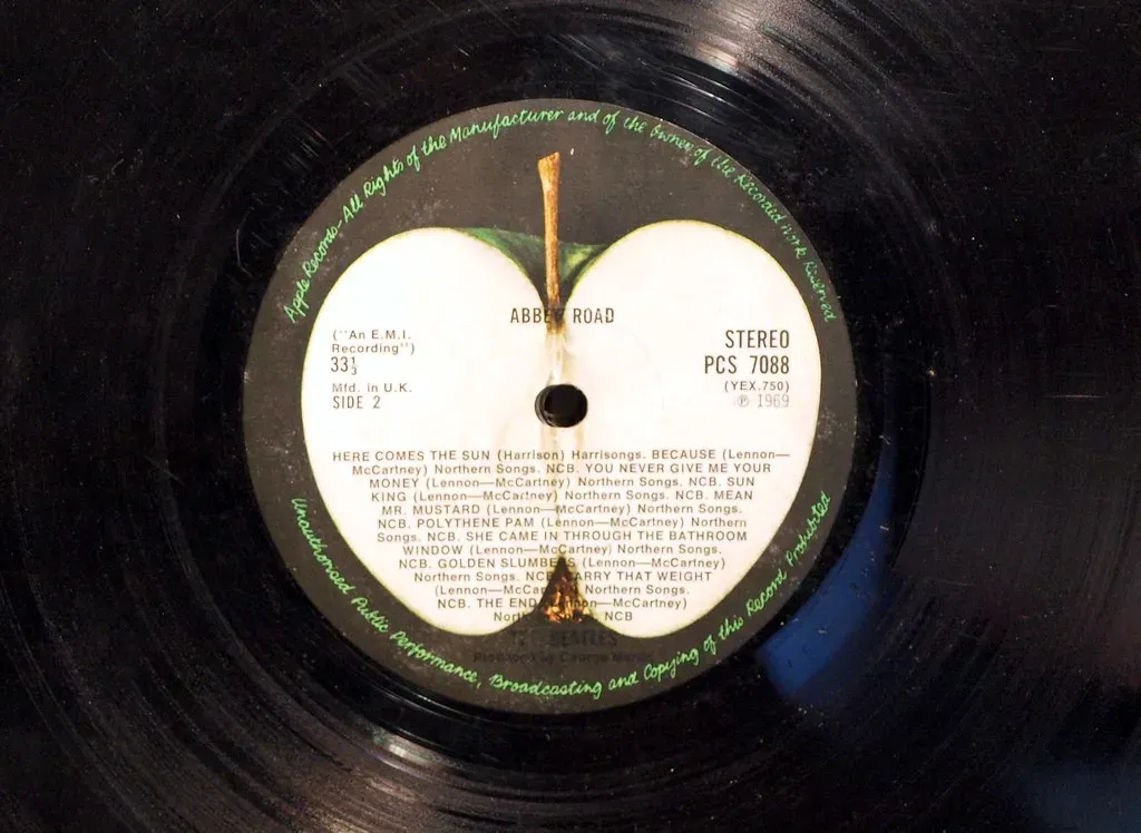 The Beatles – Abbey Road (1969) (badgreeb RECORDS - art -photos, Flickr, CC BY-SA 2.0)