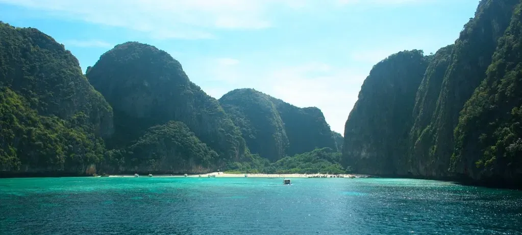 4. Maya Bay, Thailand (Image Credits: Flickr)