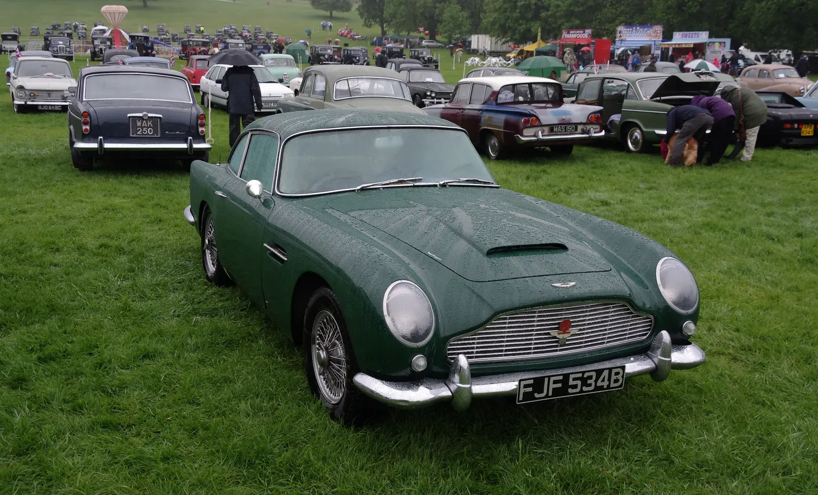 Aston Martin DB5 (1963) (Own work by mattbuck., CC BY-SA 3.0)
