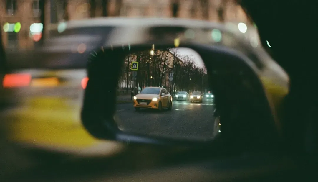 Taxi Driver: The Mirror Scene (Image Credits: Unsplash)