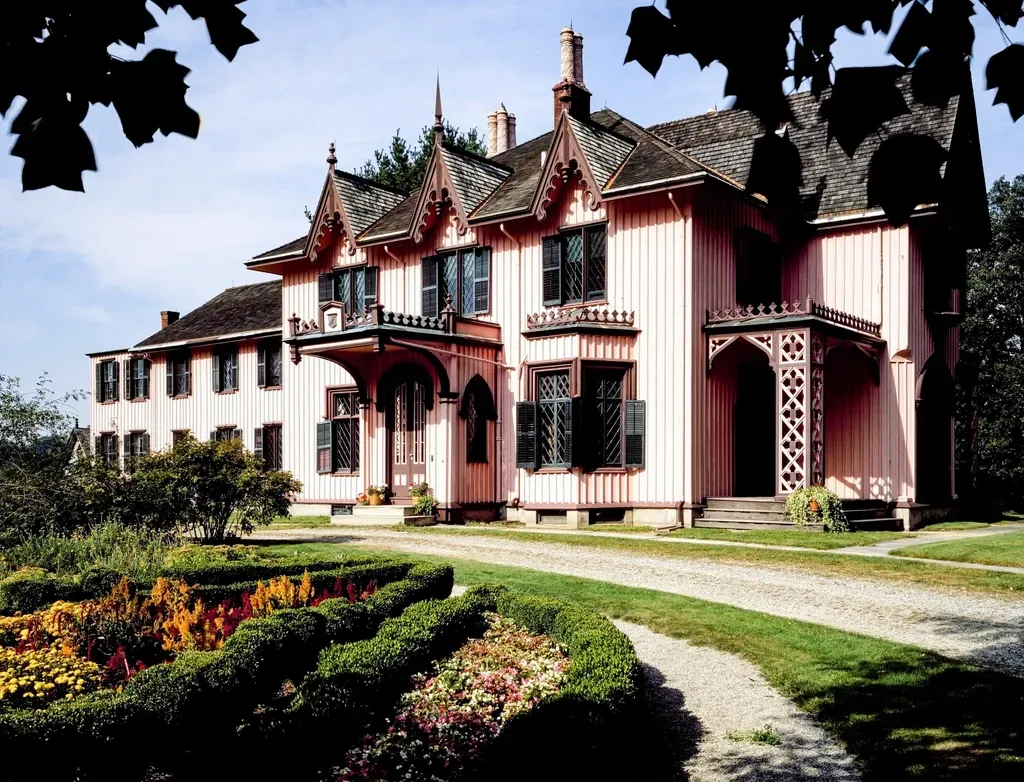 4. The Family Stone house in Riverside, Connecticut (Image Credits: Rawpixel)