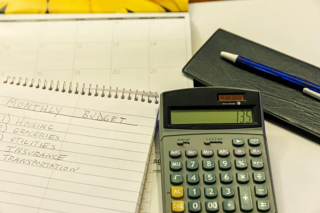 Building A Realistic Monthly Budget That Works (Image Credits: Flickr)