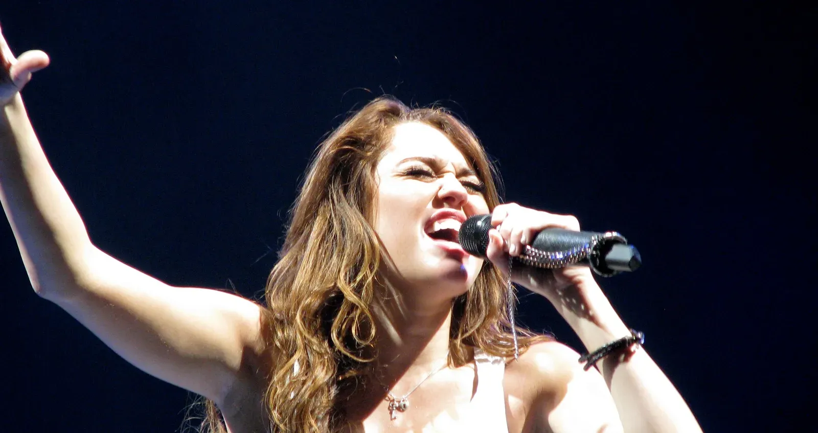 3. Miley Cyrus: from Disney pop to raw rock and soul (Image Credits: Wikimedia)