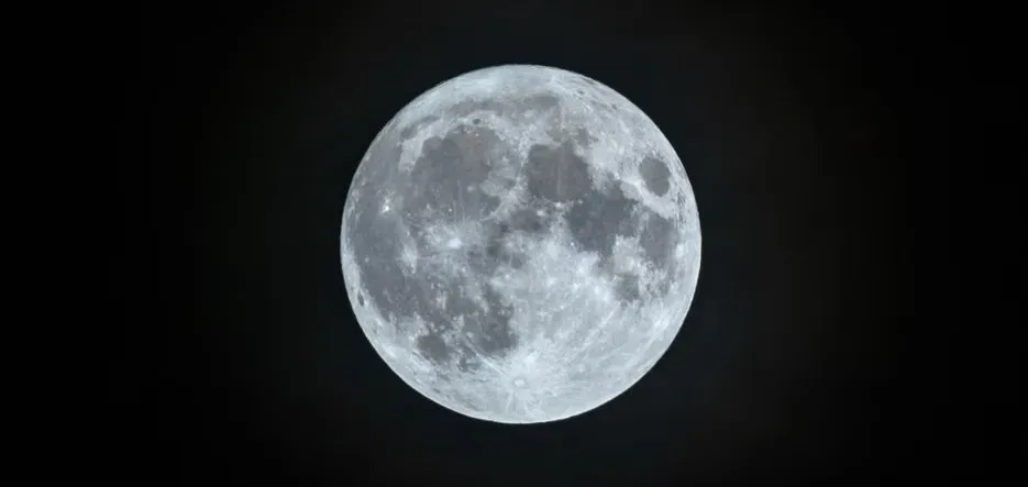 2. Creedence Clearwater Revival, "Bad Moon Rising" (Image Credits: Pexels)