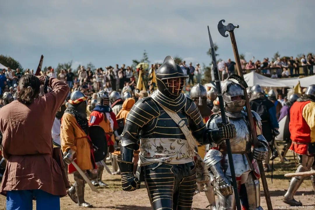 11. The Prematurely Cheering Crowd - A Knight's Tale (2001) (Image Credits: Unsplash)