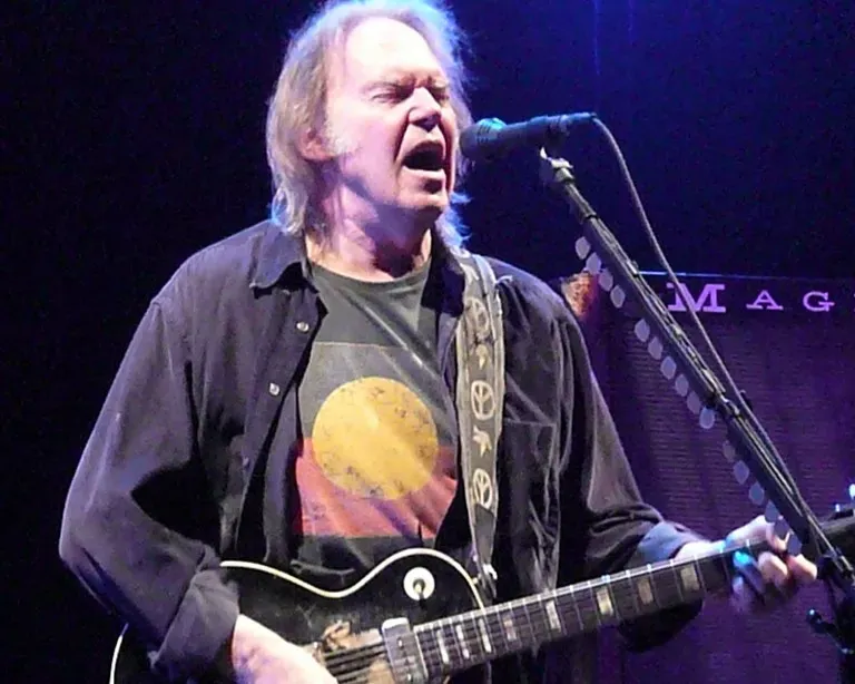 Neil Young – Harvest (1972) (Image Credits: Wikimedia)