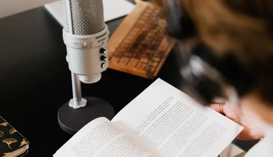 The craft behind the illusion (Image Credits: Pexels)