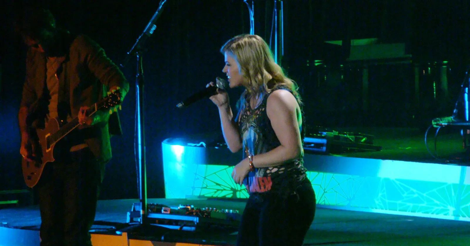 10. "Since U Been Gone" by Kelly Clarkson (Image Credits: Wikimedia)