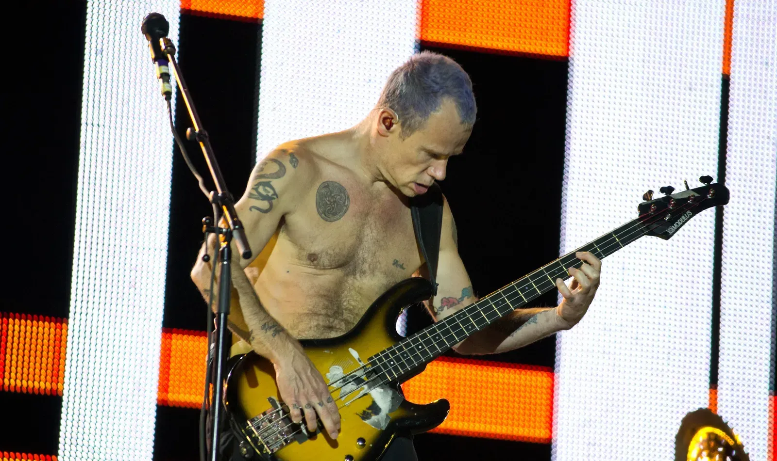 9. Red Hot Chili Peppers – "Under the Bridge" (1992) (Image Credits: Wikimedia)