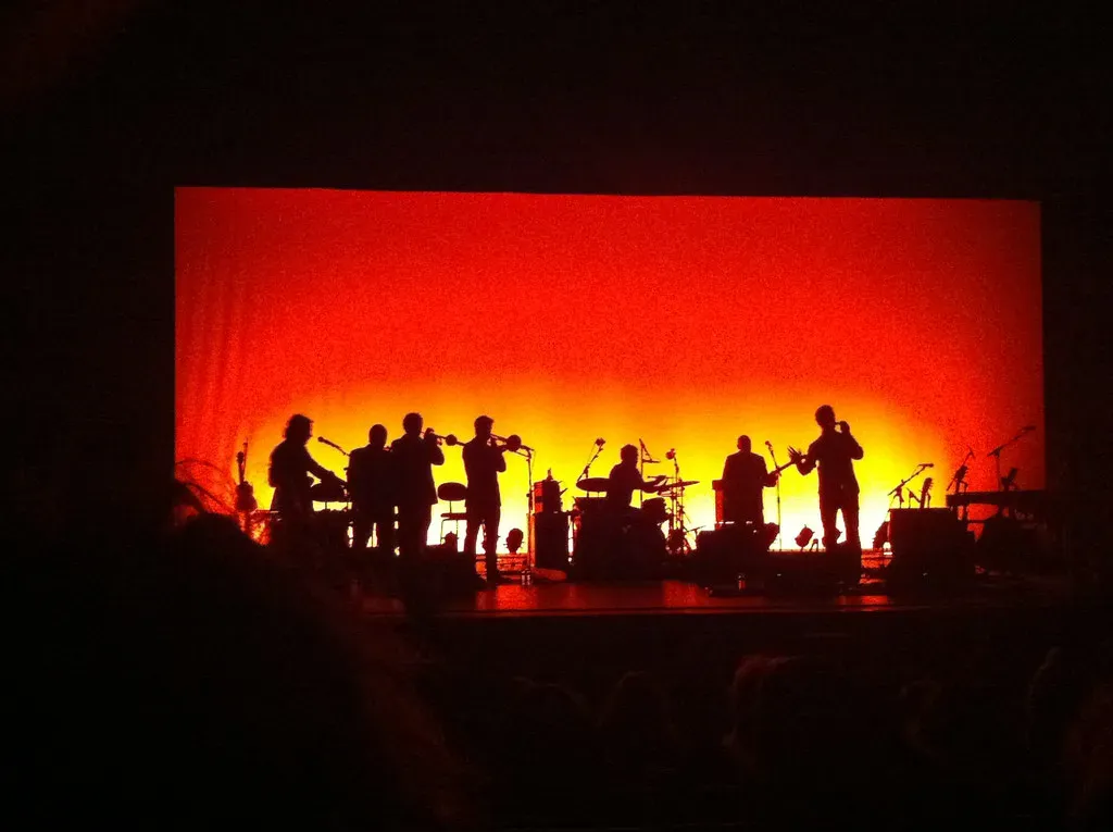 Jorge Drexler sang his way onto a stage he wasn't invited to (Shht!, Flickr, CC BY 2.0)