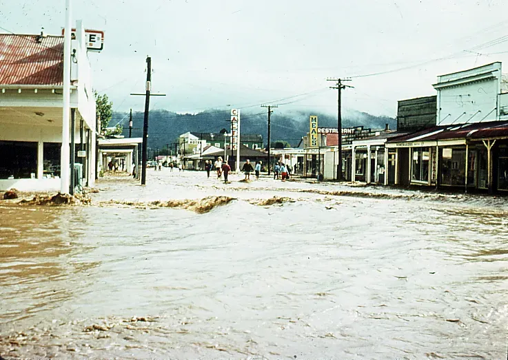 2. The 1975 Flood That Changed Everything (Flickr: Reefton flooded by the Inangahua, 1975, CC BY 2.0)