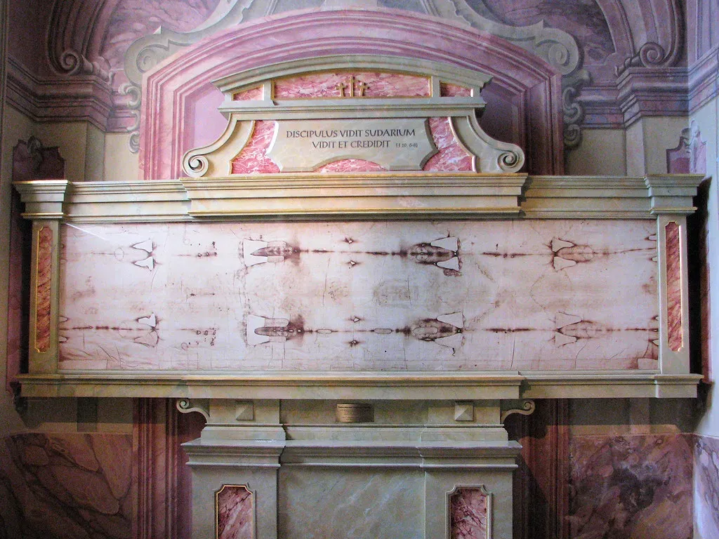 7. The Shroud of Turin: History's Most Debated Relic (Krzysztof D., Flickr, CC BY 2.0)