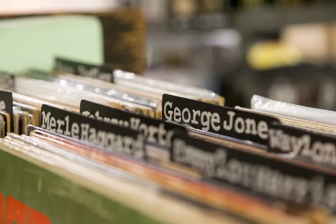 2. George Jones, "She Thinks I Still Care" (Image Credits: Unsplash)