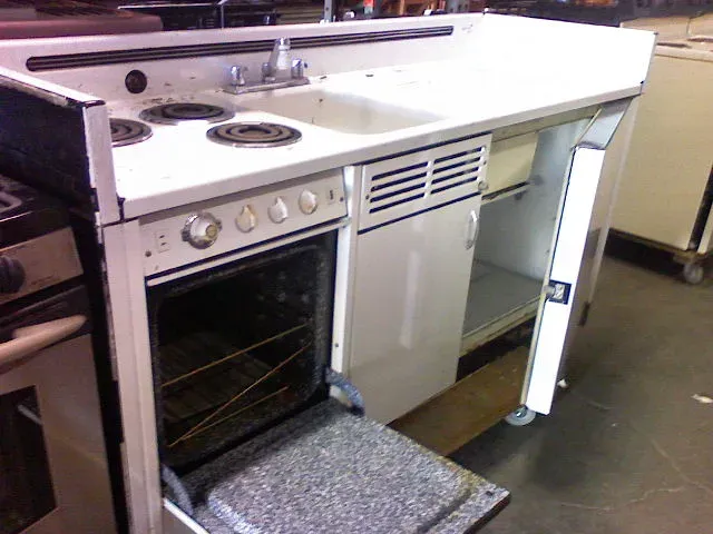 The First Microwave Was Absolutely Massive (Image Credits: Flickr)