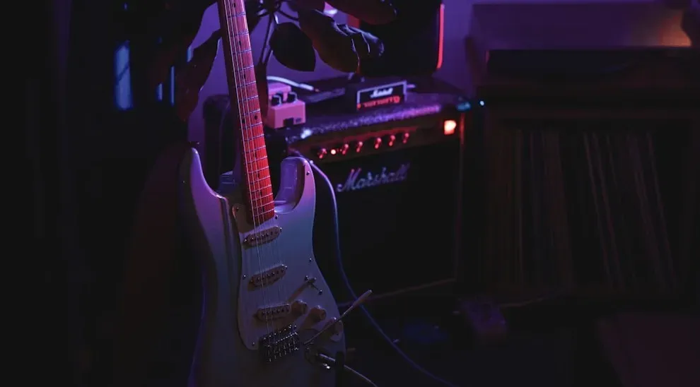 Fuzz and Distortion: A Damaged Amp That Rewired Guitar Music (Image Credits: Unsplash)