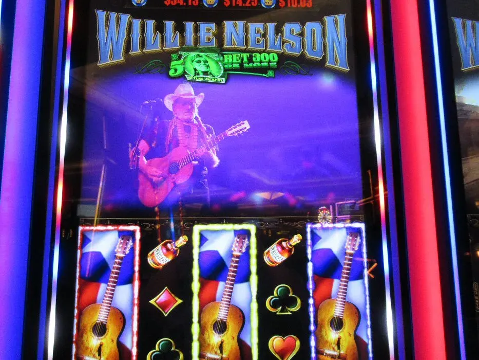 Four Queens Pays $10,000 on an 88-Cent Bet (Image Credits: Flickr)