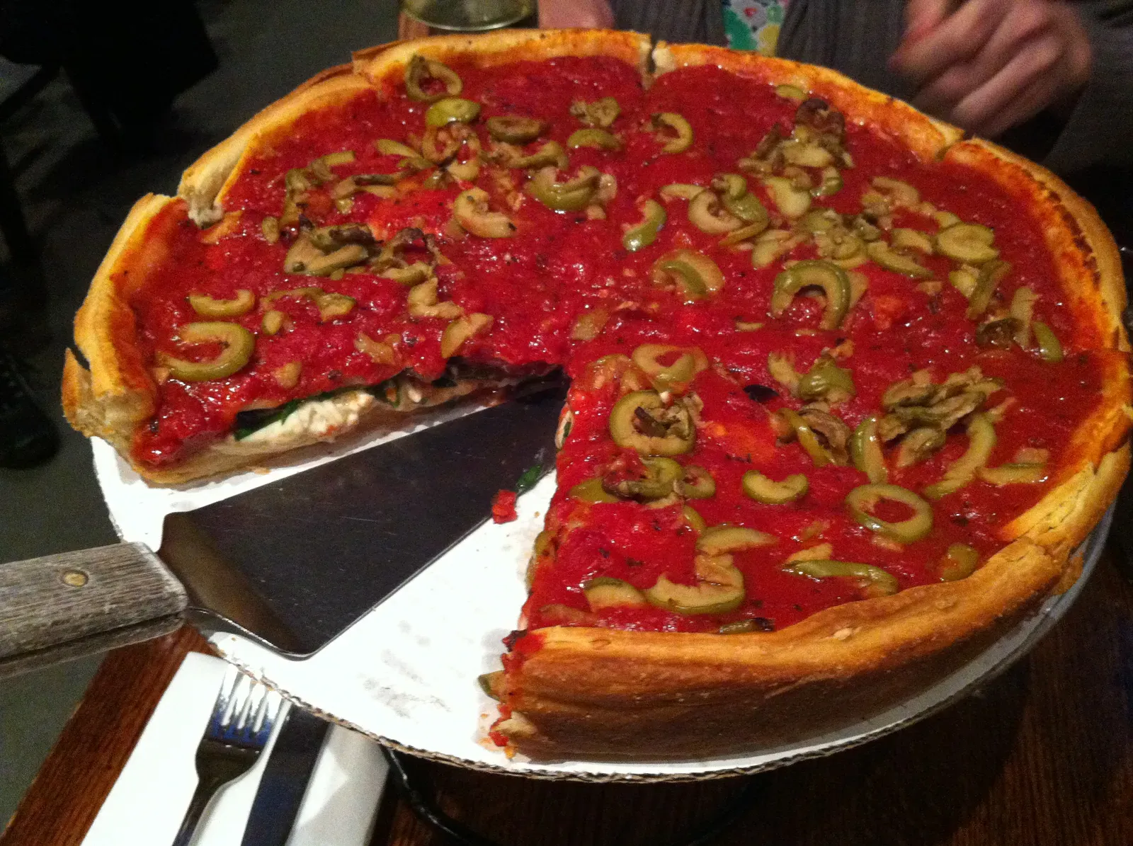 Taste of Chicago's Deep-Dish Pizza: American Abundance (Image Credits: Wikimedia)