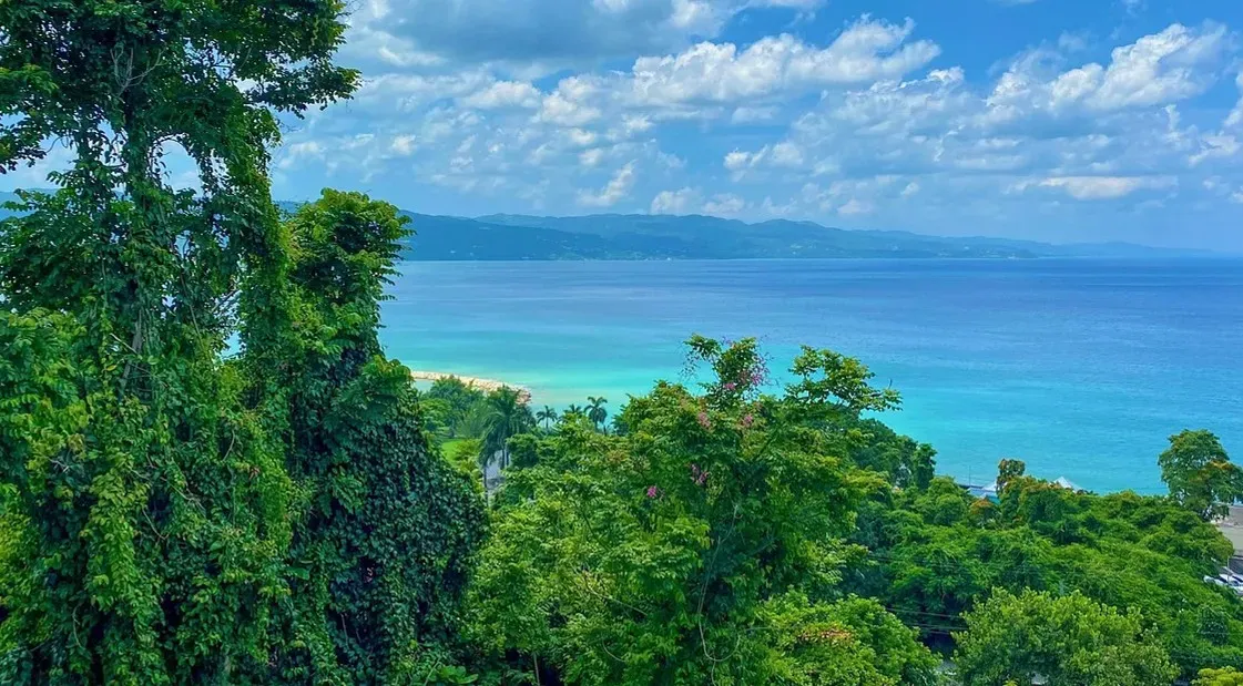 Montego Bay, Jamaica: Where Reggae Meets the Sea (Image Credits: Pixabay)