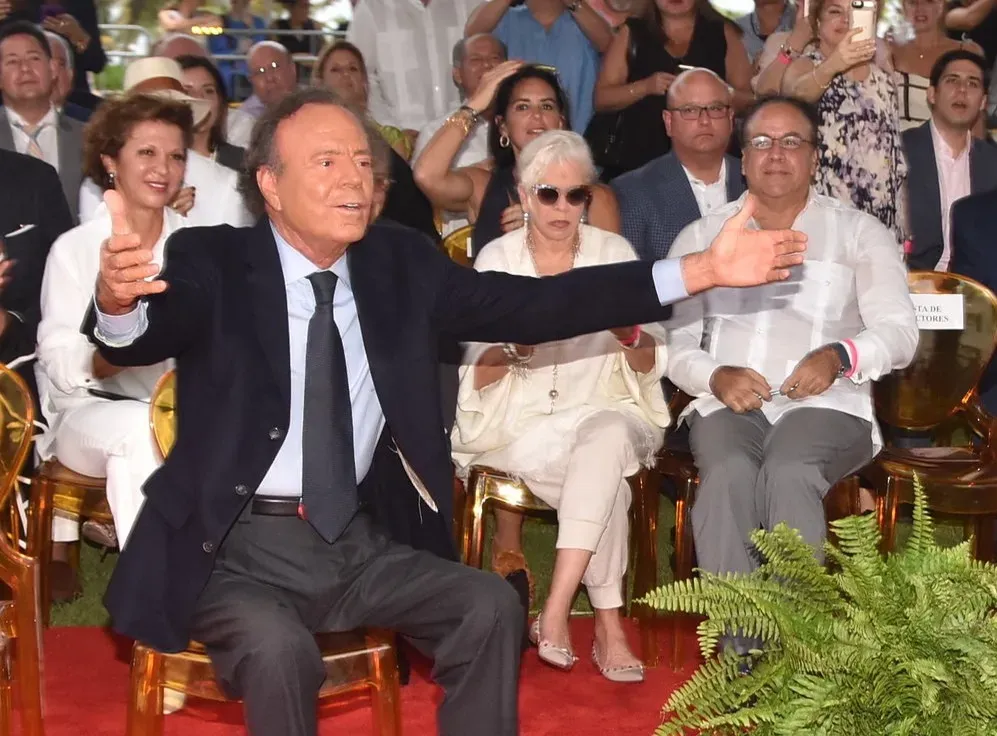 #3 - Julio Iglesias: $600 Million and No Recording Academy Grammy (Image Credits: Flickr)