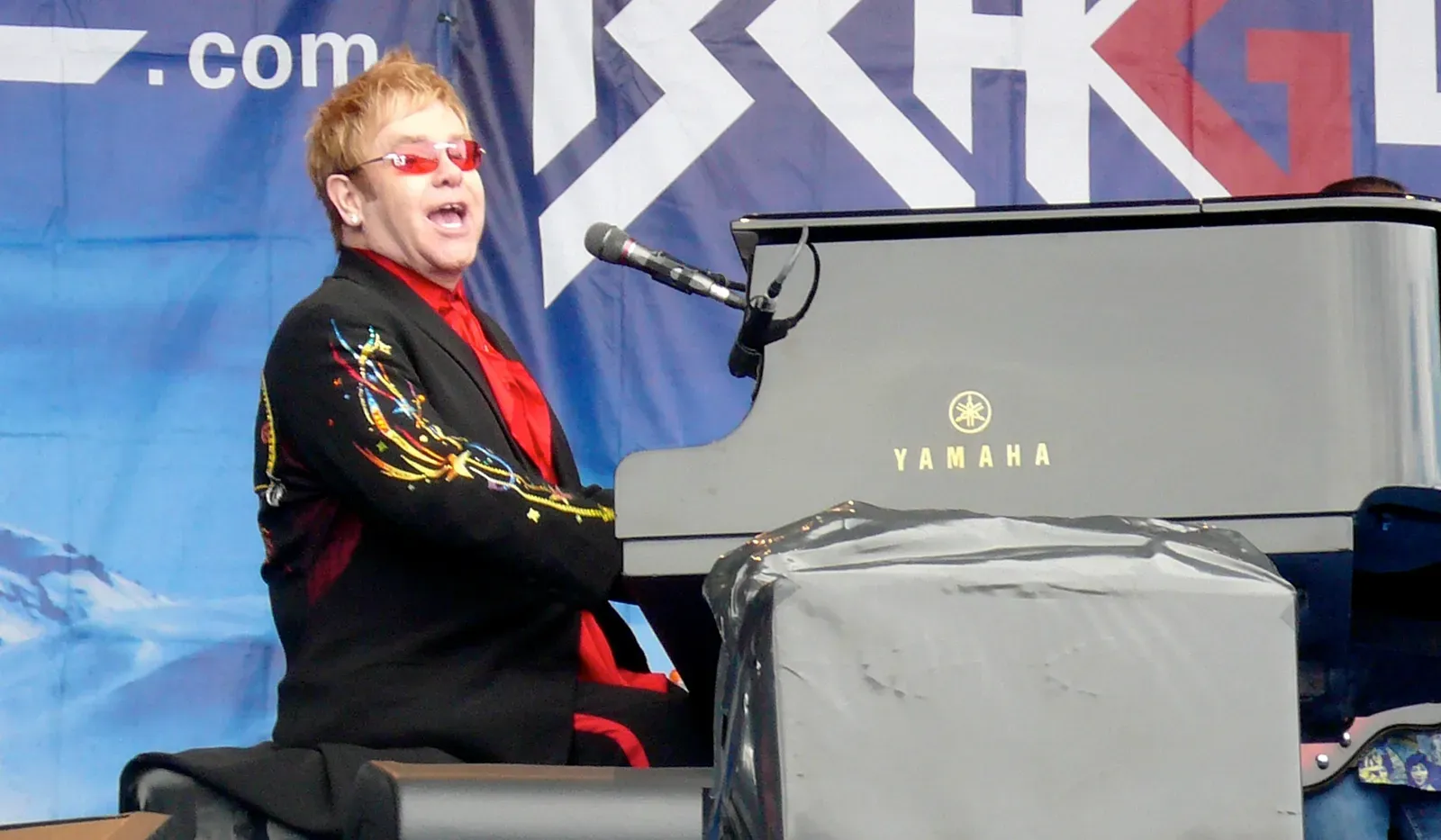 Elton John: Backing Vocals Before "Your Song" (Image Credits: Wikimedia)