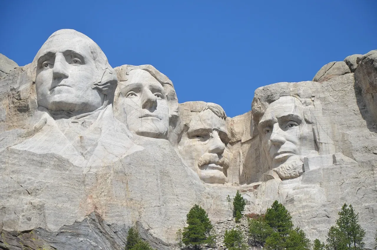 1. The Secret Face Behind Lincoln at Mount Rushmore, South Dakota, USA (Image Credits: Pixabay)