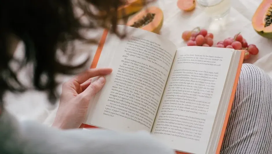 Anita Blake, Vampire Hunter: Three Decades of Urban Fantasy (Image Credits: Pexels)