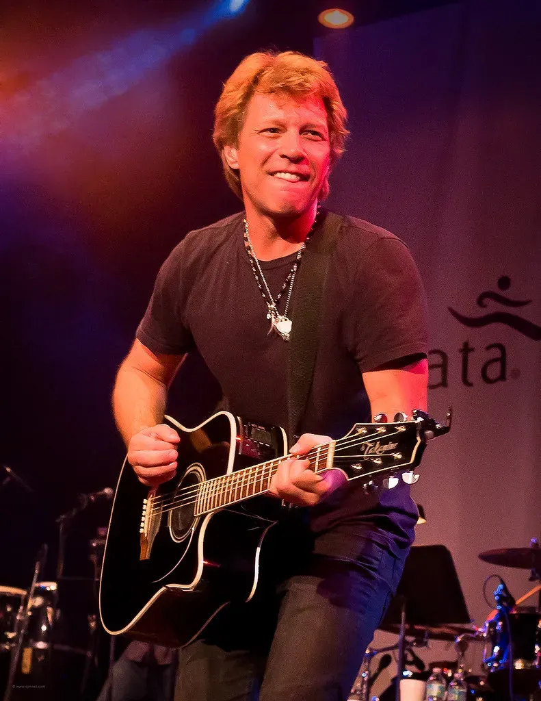 Bon Jovi – "Livin' on a Prayer" (1986): A Crowd Singalong Built Into the DNA (ejmc, Flickr, CC BY 2.0)