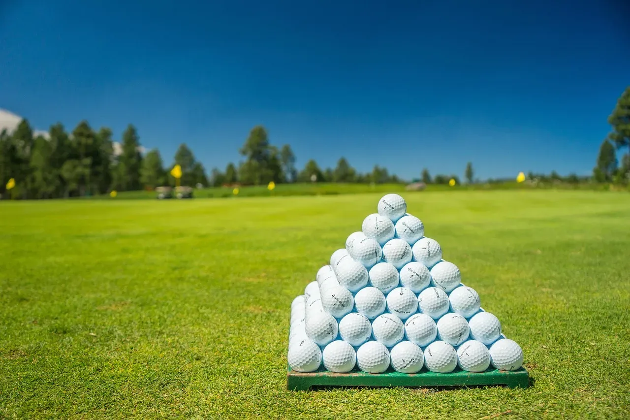 4. Seven Hills: Quiet Golf Living with Celebrity Discretion (Image Credits: Pixabay)