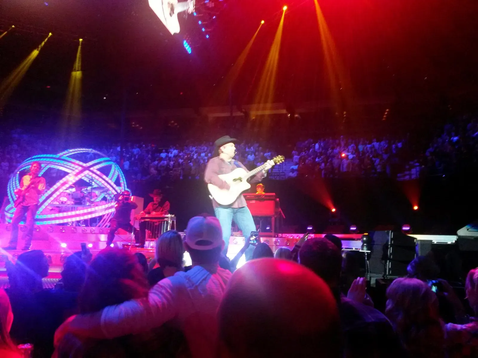 Garth Brooks, Owasso, Oklahoma (By Mattwj2002, CC BY-SA 4.0)