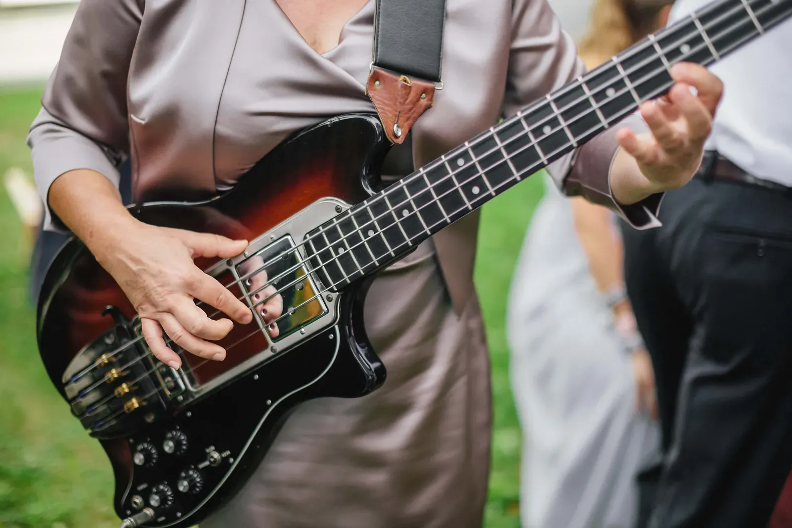Carol Kaye on "Wichita Lineman" (electronic, guitar, guitarist, woman, performer, musical, music, instrument, musician, band, CC0)