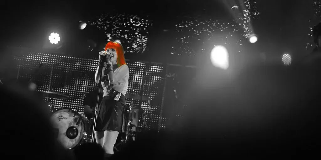 6. Hayley Williams - "Misery Business" (Paramore) (Www.CourtneyCarmody.com/, Flickr, CC BY 2.0)