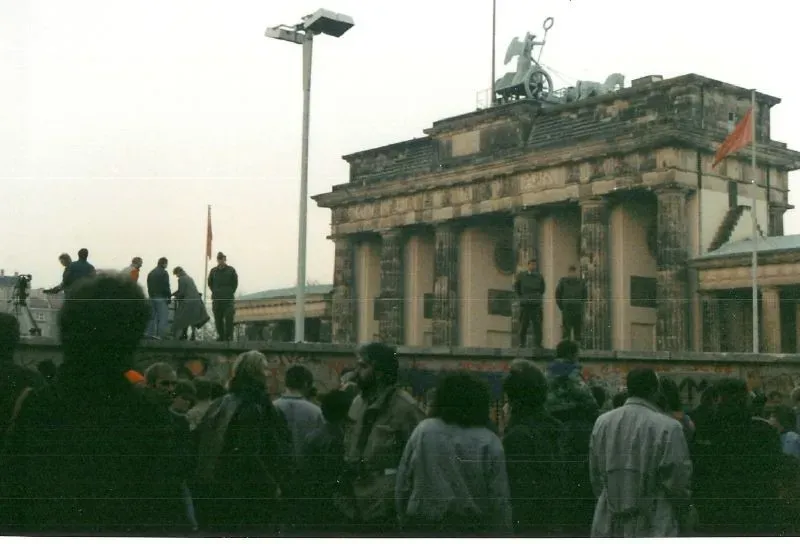 10. The Fall of the Berlin Wall (1989) - Good Bye Lenin! (2003) (gavinandrewstewart, Flickr, CC BY 2.0)