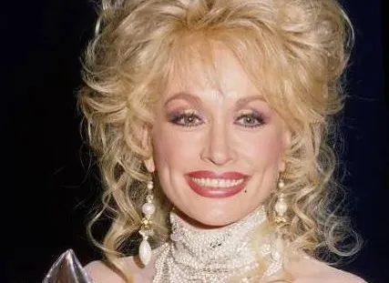 2. "I Will Always Love You" – Dolly Parton vs. Whitney Houston (Image Credits: Flickr)