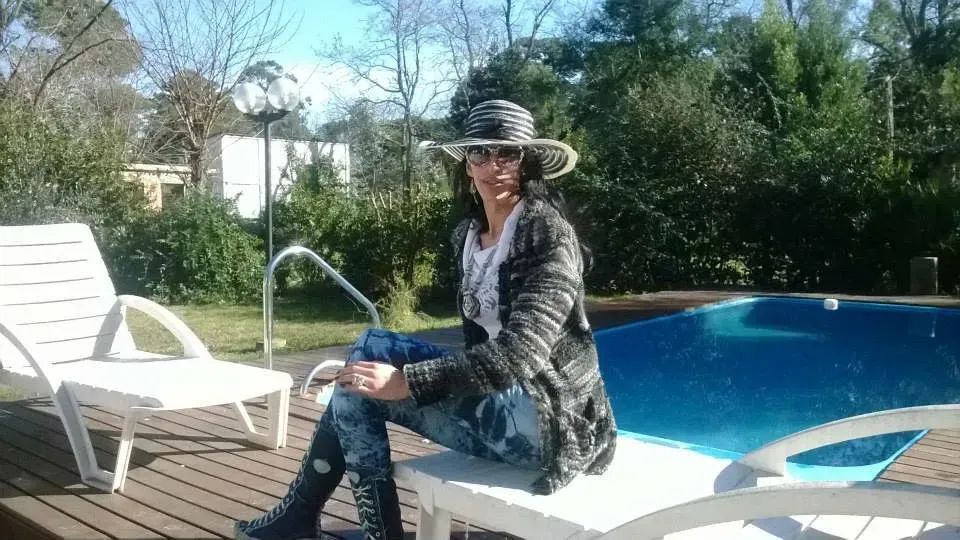 3. Sunglasses and Hats, Worn Without Irony (By Fuentesalba2014, CC BY-SA 4.0)