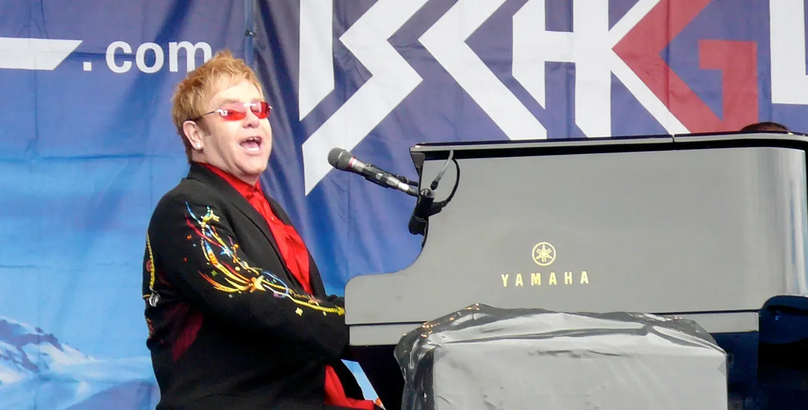 5. "Tiny Dancer" by Elton John - Almost Famous (2000) (Image Credits: Wikimedia)