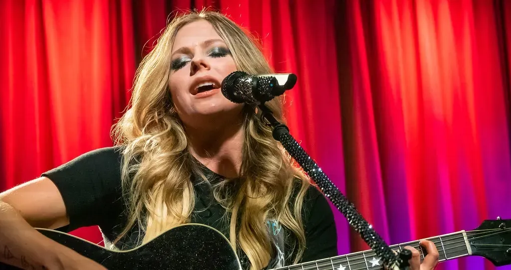 13. Avril Lavigne co-wrote "Complicated" at seventeen (Image Credits: Flickr)