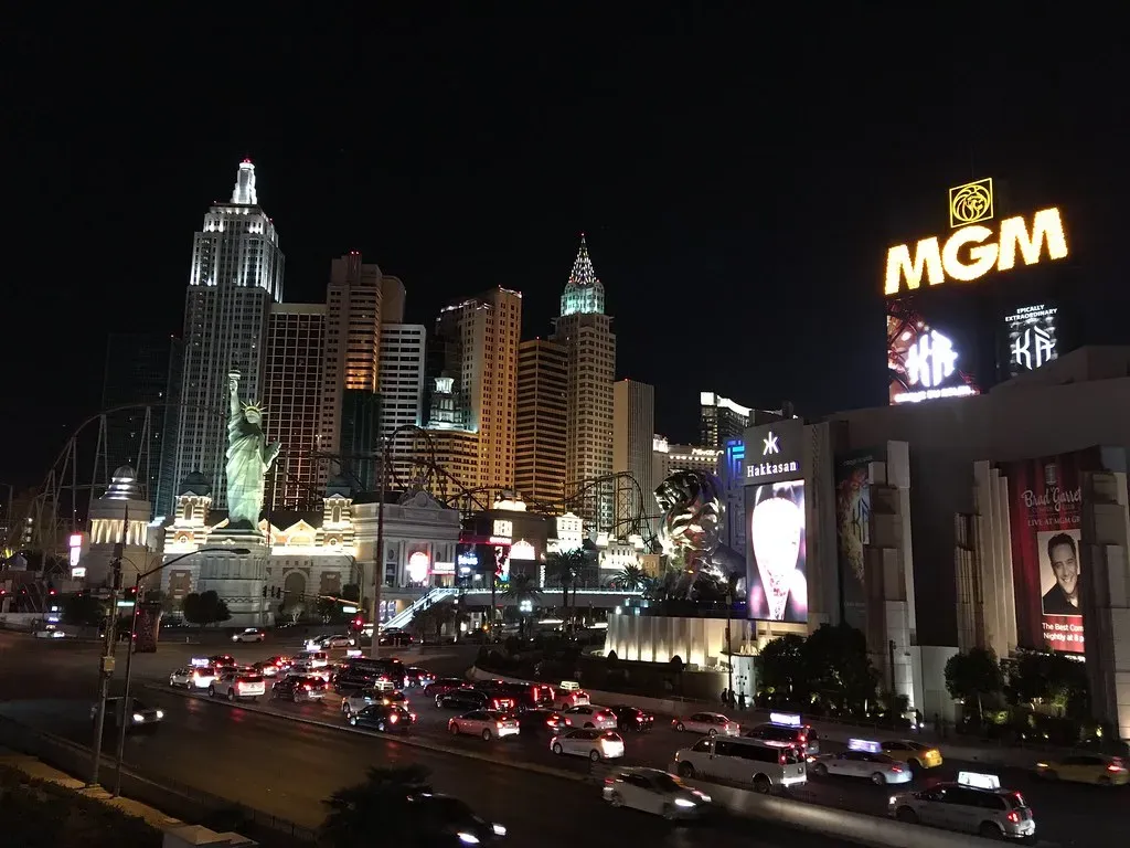 Off-Strip and Locals Casinos: The Better Bet (sergei.gussev, Flickr, CC BY 2.0)