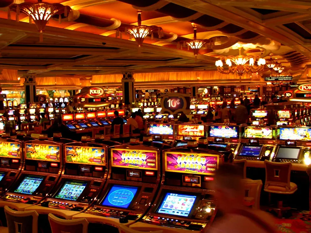 The Strip's Revenue Hit a Wall While Nevada Broke Records (Image Credits: Flickr)