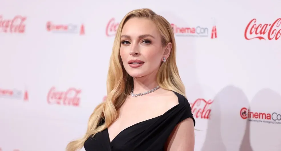 7. Lindsay Lohan draws a line with Charlie Sheen (Image Credits: Flickr)