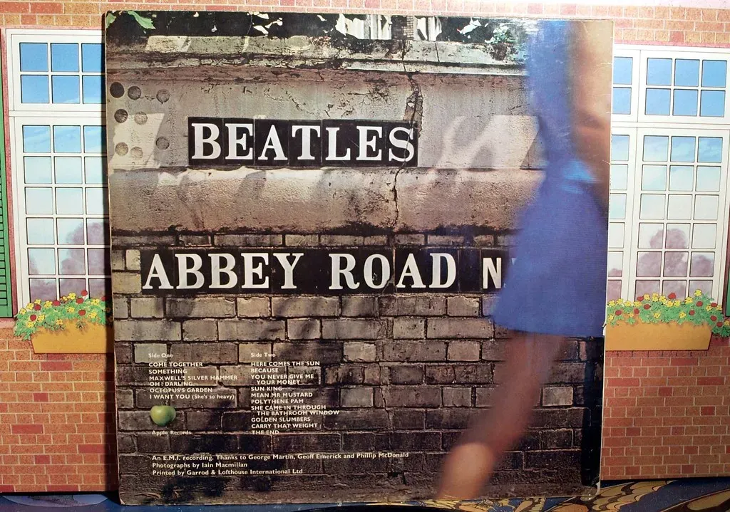 1. The Abbey Road Album: What Even the Biggest Beatles Fans Get Wrong (badgreeb RECORDS - art -photos, Flickr, CC BY-SA 2.0)