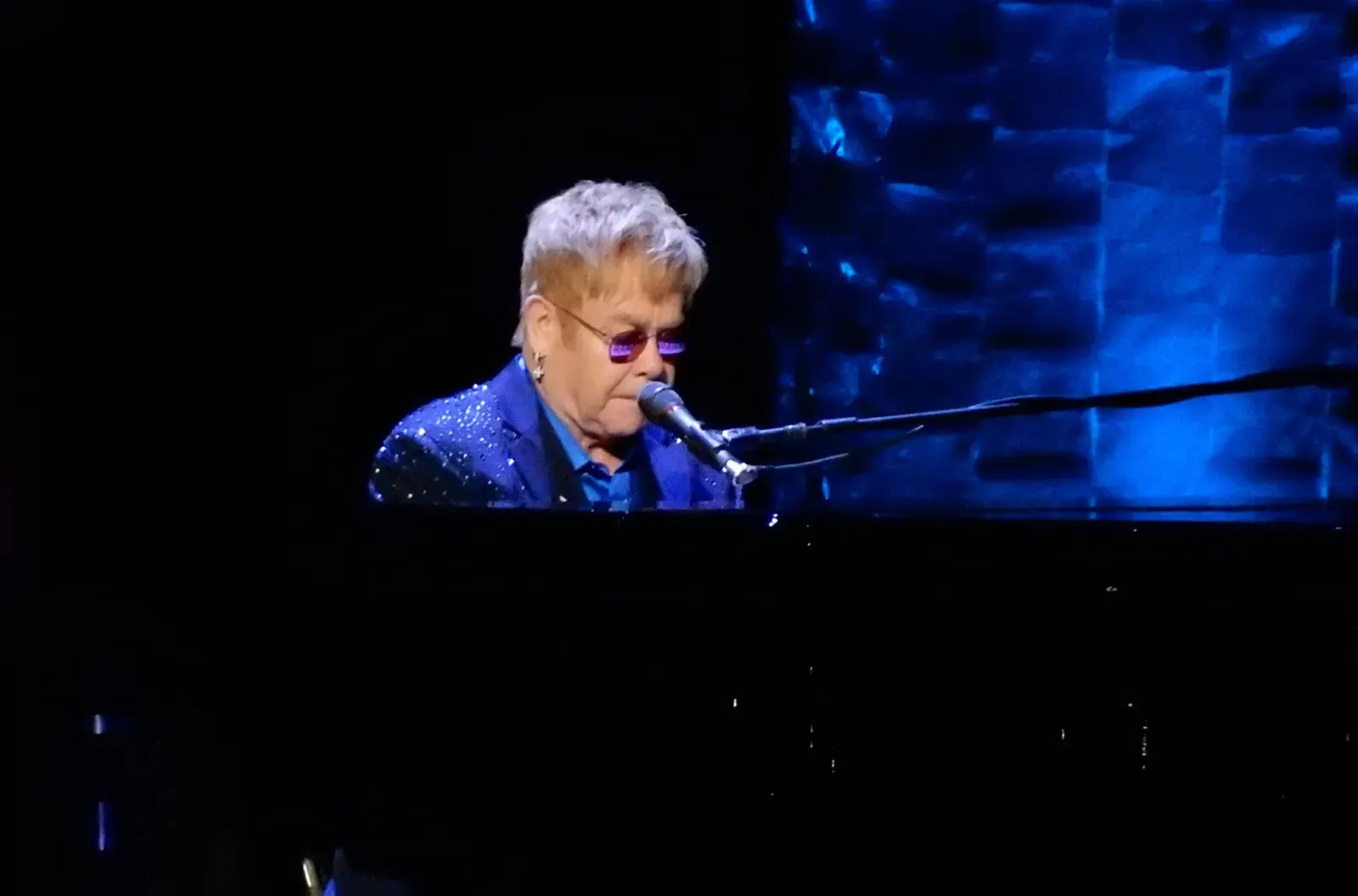 5. Elton John - A Surgery That Changed His Voice Forever, Yet His Career Soared (Image Credits: Wikimedia)