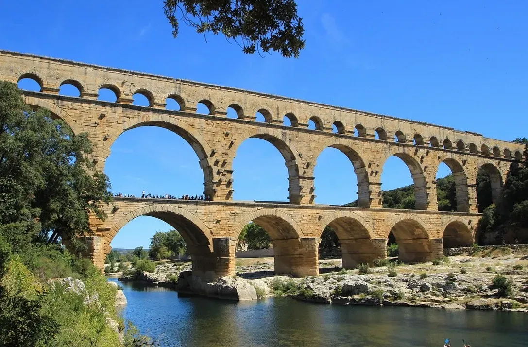 Aqueducts: Ancient Plumbing That Still Flows Today (Image Credits: Pixabay)